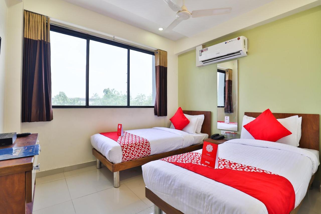 โอโย 15417 เรด โรส Hotel Batwa ภายนอก รูปภาพ