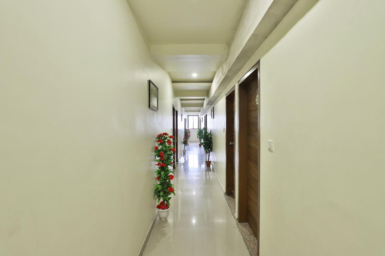โอโย 15417 เรด โรส Hotel Batwa ภายนอก รูปภาพ