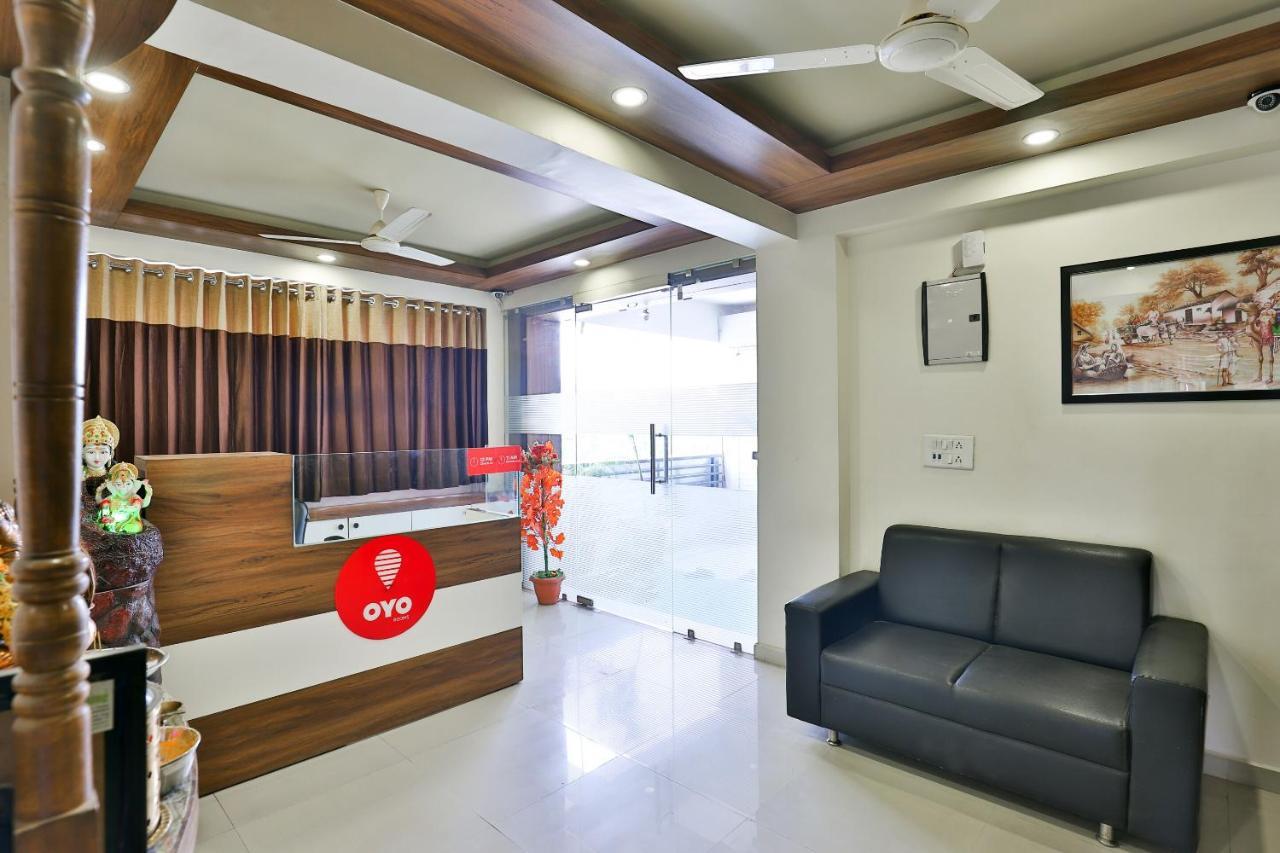 โอโย 15417 เรด โรส Hotel Batwa ภายนอก รูปภาพ