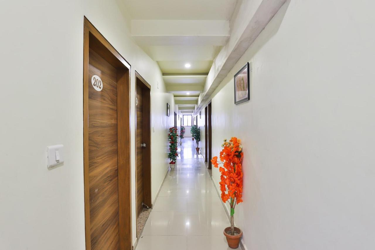 โอโย 15417 เรด โรส Hotel Batwa ภายนอก รูปภาพ