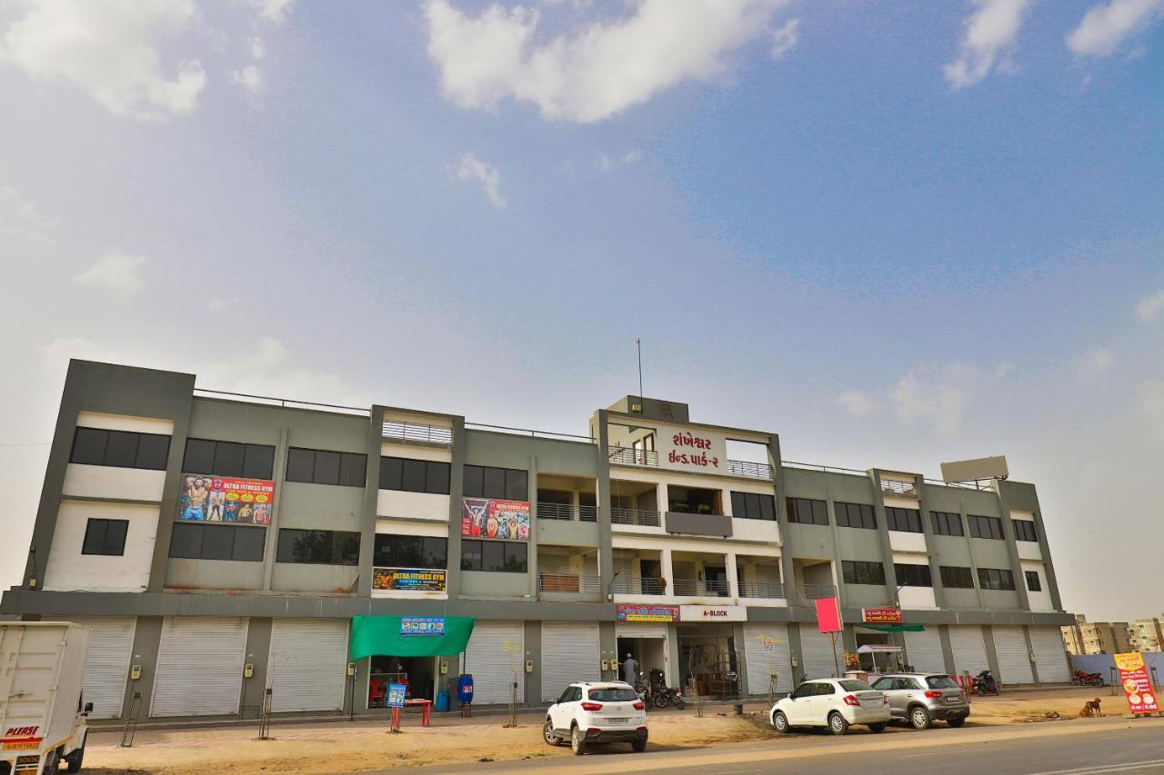 โอโย 15417 เรด โรส Hotel Batwa ภายนอก รูปภาพ