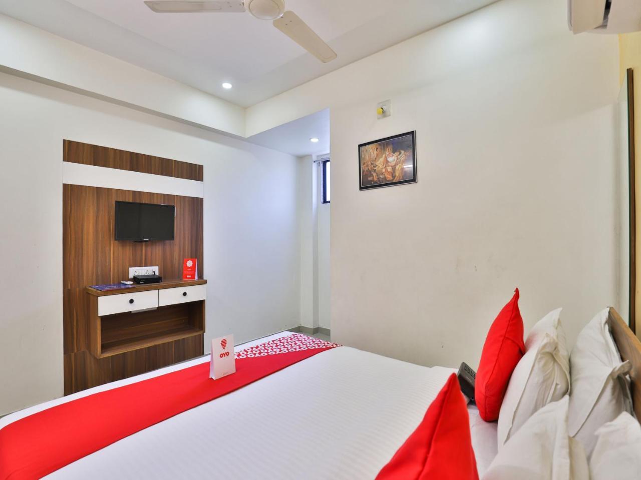 โอโย 15417 เรด โรส Hotel Batwa ภายนอก รูปภาพ